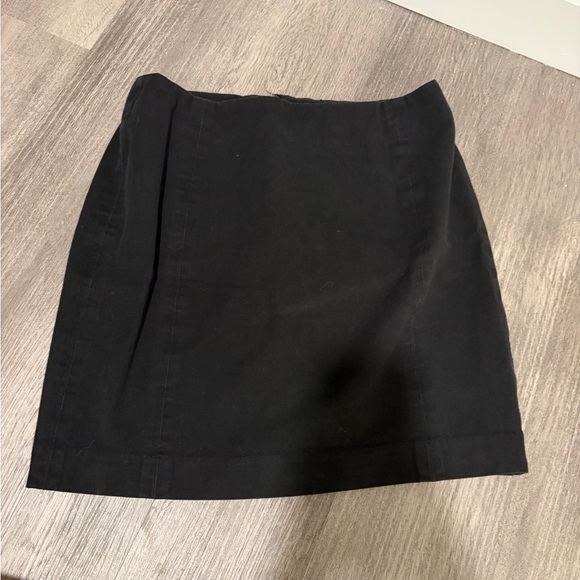 Banana Republic Dresses & Skirts - Banana Republic Classic Black Women's Mini Skirt
